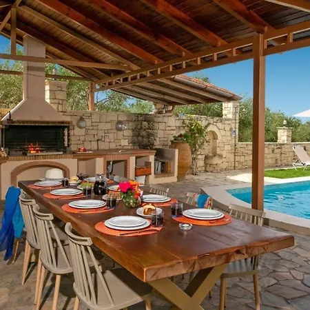 Korini With Swimming Pool * Achlades